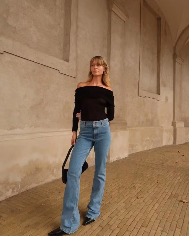 Chiếc quần jeans giúp đôi chân như dài và thon gọn hơn, phối được với mọi chiếc áo. ẢNH: JEANETTE