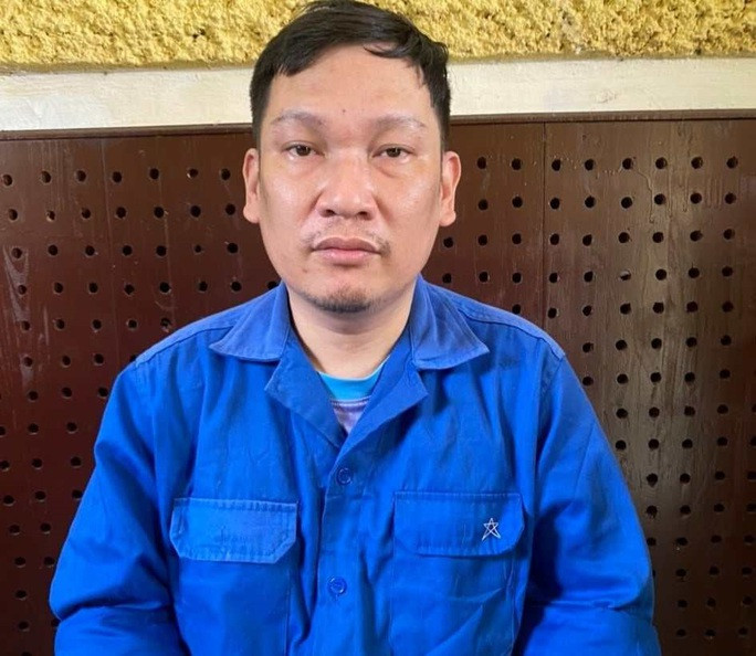 Nổ công tác tại trung ương, lừa chạy án 800 triệu đồng - Ảnh 1. Đối tượng Trần Ngọc Đức tại cơ quan điều tra