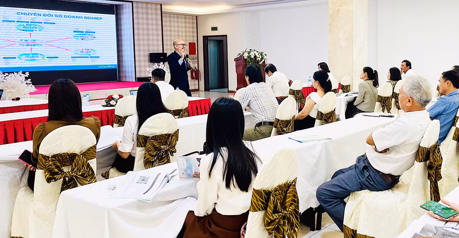 Việc tổ chức các lớp tập huấn đã góp phần nâng cao nhận thức của doanh nghiệp, hợp tác xã về tầm quan trọng của xúc tiến thương mại trên nền tảng số. Ảnh: V.T