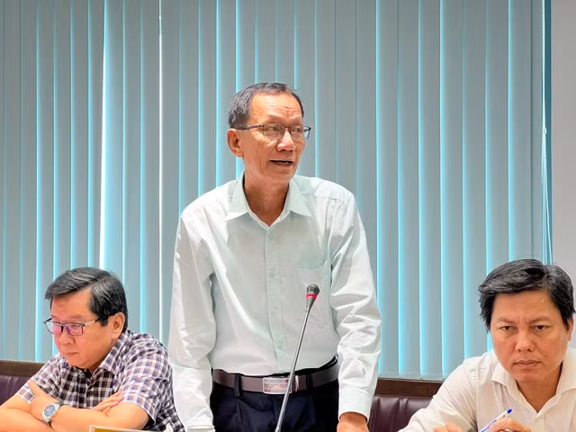 Ông Lê Thành Phương trả lời tại buổi họp báo.