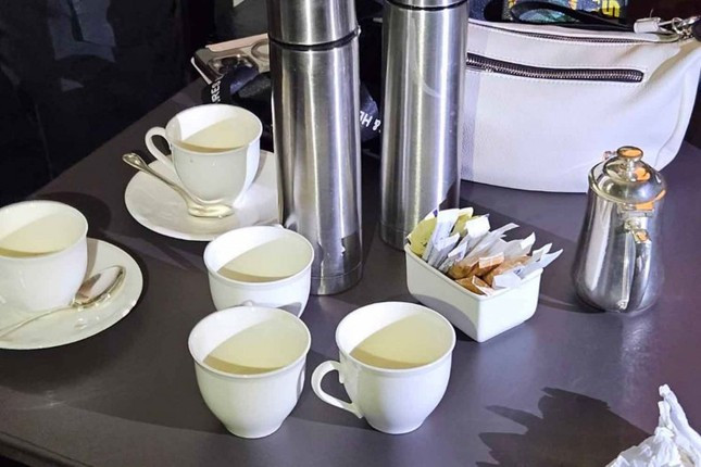 Các nạn nhân bị đầu độc bằng trà tẩm xyanua. (Ảnh: Bangkok Post)