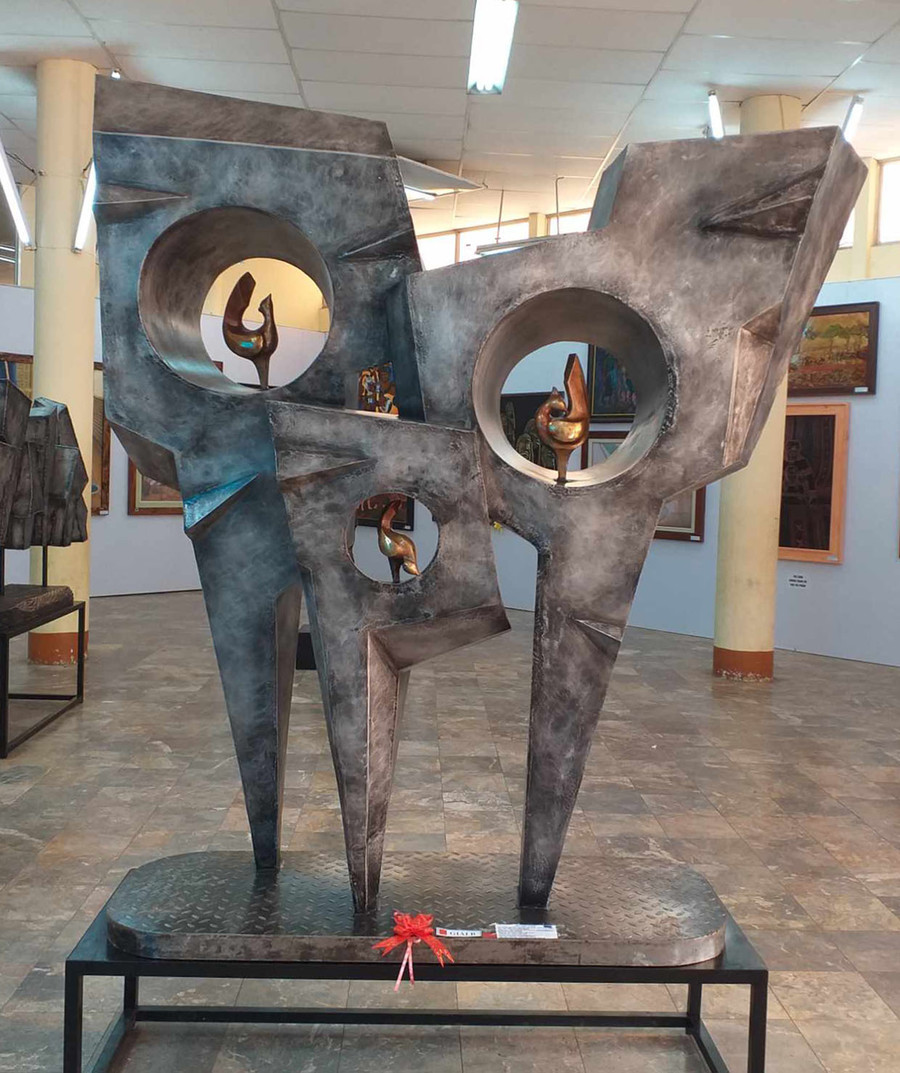 Tác phẩm &quot;Khoảng xanh&quot; của nhà điêu khắc Nguyễn Vinh. Ảnh: Lê Vi Thủy