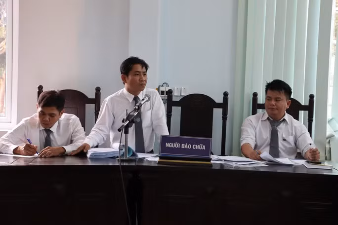 Các luật sư đề nghị HĐXX trả hồ sơ điều tra bổ sung