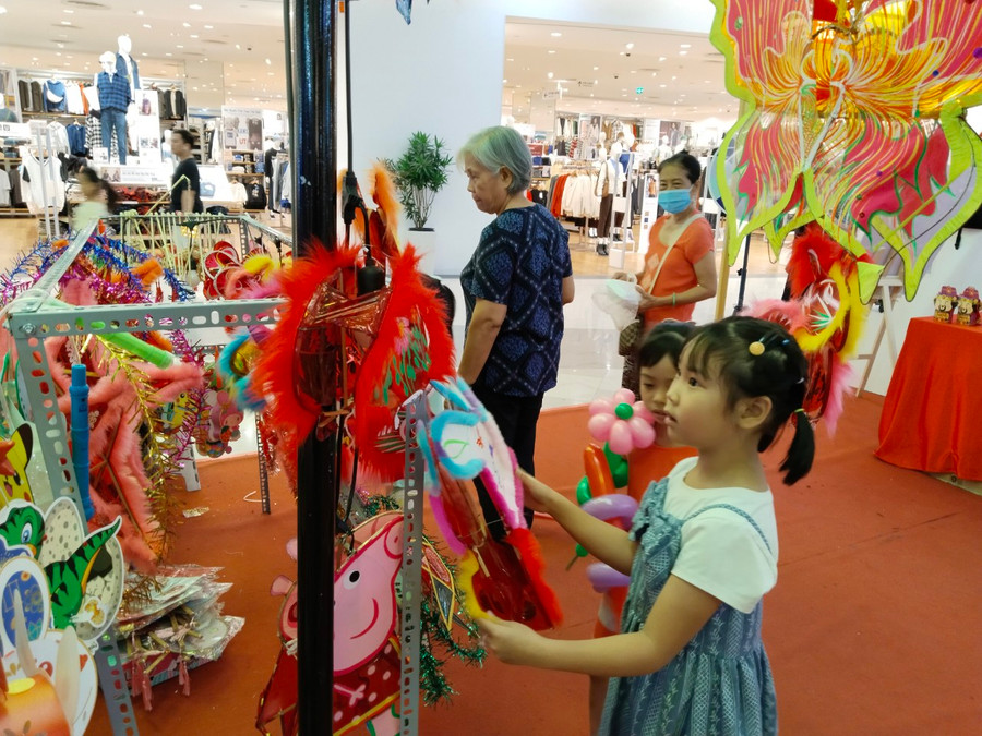 Trung thu là tết thiếu nhi, vì sao người lớn lại đi chơi nhiều? - Ảnh 11. Ảnh: PHÚC KHA