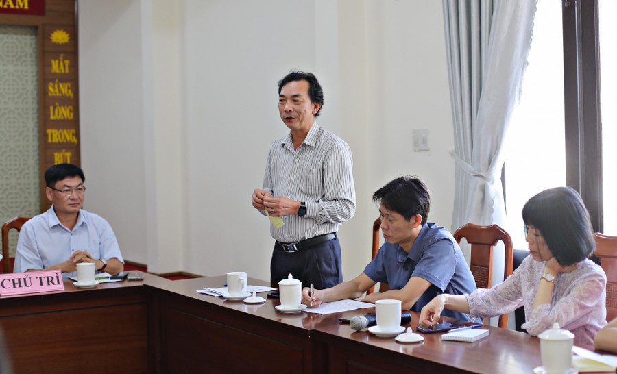 Nhà báo Lương Văn Danh - Phó Tổng Biên tập Báo Gia Lai trao đổi thông tin về công tác chuyển đổi số.