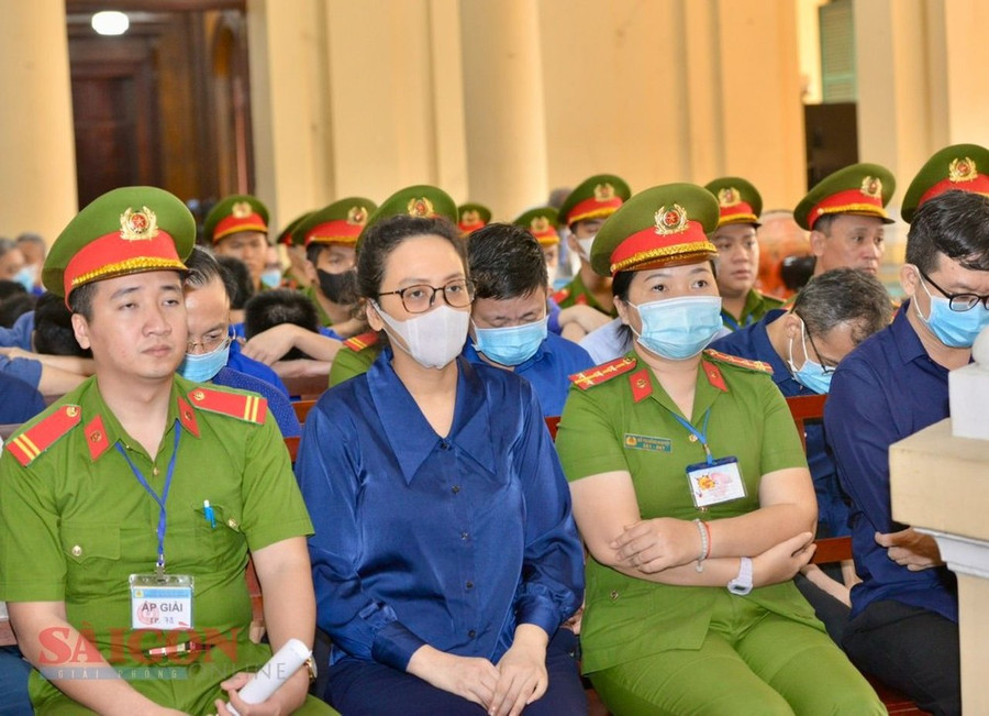 Các bị cáo tại tòa sáng 19-3. Ảnh: CAO THĂNG Các bị cáo tại tòa sáng 19-3. Ảnh: CAO THĂNG