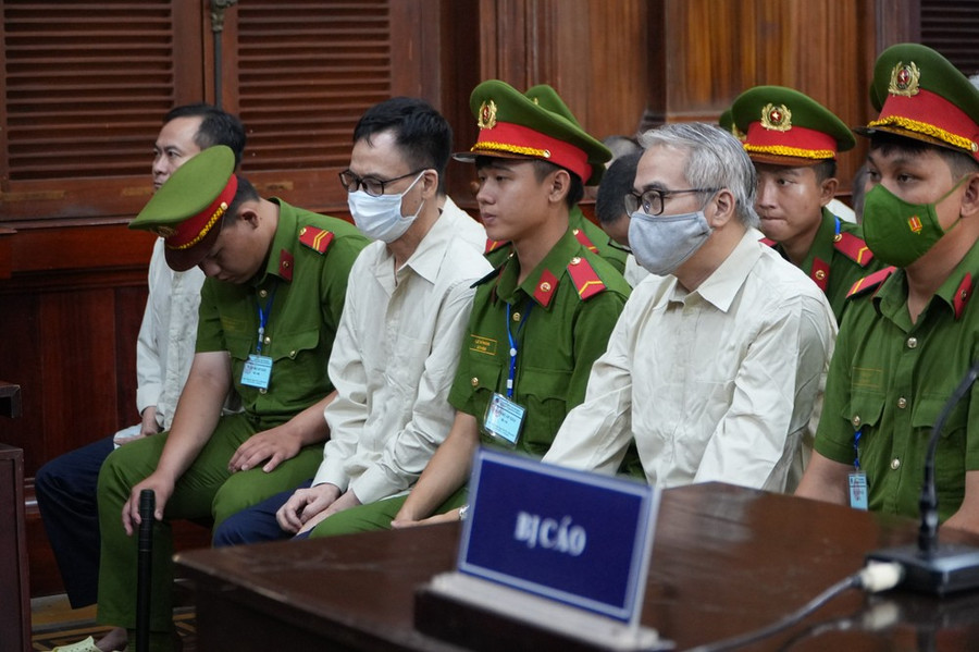 Các bị cáo là lãnh đạo Cục Đăng kiểm Việt Nam tại phiên tòa. Ảnh: HOÀNG HÙNG