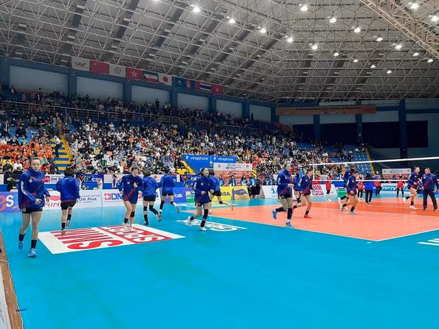 Các cô gái đến từ Iran. Ảnh: Hương Lan