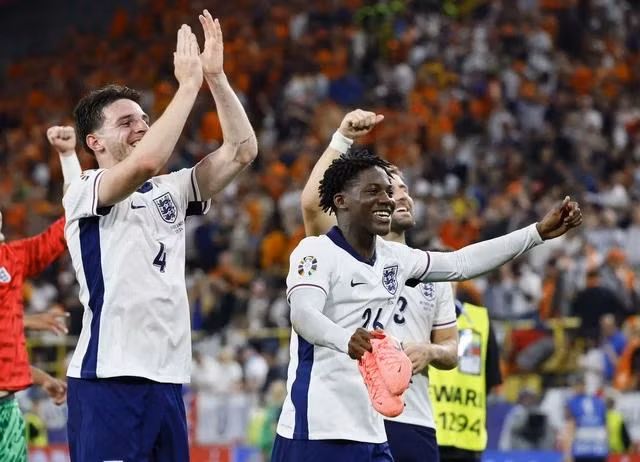 Vua Charles mong đội tuyển Anh thắng Tây Ban Nha trong 90 phút. ẢNH REUTERS