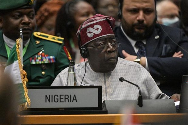 Tổng thống Nigeria Bola Tinubu tham dự hội nghị ở Nairobi (Kenya), ngày 16/7/2023. (Ảnh: AFP/TTXVN) Tổng thống Nigeria Bola Tinubu tham dự hội nghị ở Nairobi (Kenya), ngày 16/7/2023. (Ảnh: AFP/TTXVN)