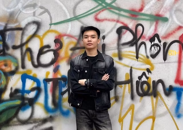 Mạnh Nguyên là tác giả của những bức tranh chân dung sống động. Ảnh: NVCC