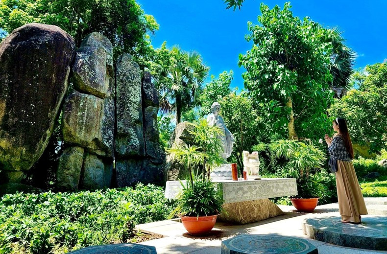 Linh thiêng “Bàn tay Phật”