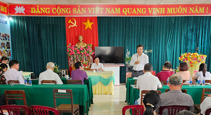 Phó Bí thư Tỉnh ủy, Chủ tịch UBND tỉnh Trương Hải Long phát biểu tại buổi sinh hoạt thường kỳ tháng 6 của Chi bộ tổ dân phố 1, Đảng bộ phường Tây Sơn, TP. Pleiku. Ảnh: Bá Bính Phó Bí thư Tỉnh ủy, Chủ tịch UBND tỉnh Trương Hải Long phát biểu tại buổi sinh hoạt thường kỳ tháng 6 của Chi bộ tổ dân phố 1, Đảng bộ phường Tây Sơn, TP. Pleiku. Ảnh: Bá Bính