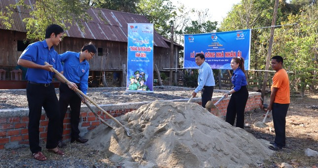 Nhiều hoạt động hướng về cộng đồng Nhiều hoạt động hướng về cộng đồng