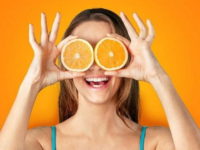 Trái cây họ cam quýt giàu chất xơ hòa tan pectin có tác dụng kiểm soát nồng độ cholesterol trong máu.