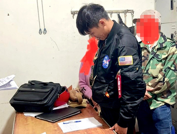 Hồ Văn Hưng tại cơ quan công an. Ảnh: Công an cung cấp. Hồ Văn Hưng tại cơ quan công an. Ảnh: Công an cung cấp.