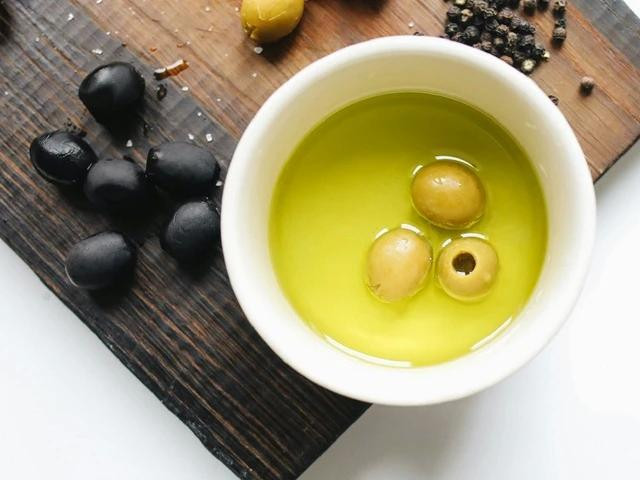 Dầu ô liu rất giàu a xít oleic và vitamin E có lợi cho sức khỏe. Ảnh: PEXELS