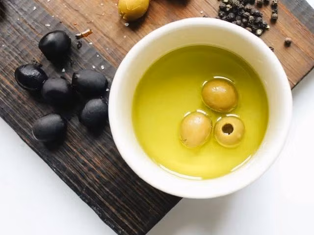 Dầu ô liu rất giàu a xít oleic và vitamin E có lợi cho sức khỏe. Ảnh: PEXELS