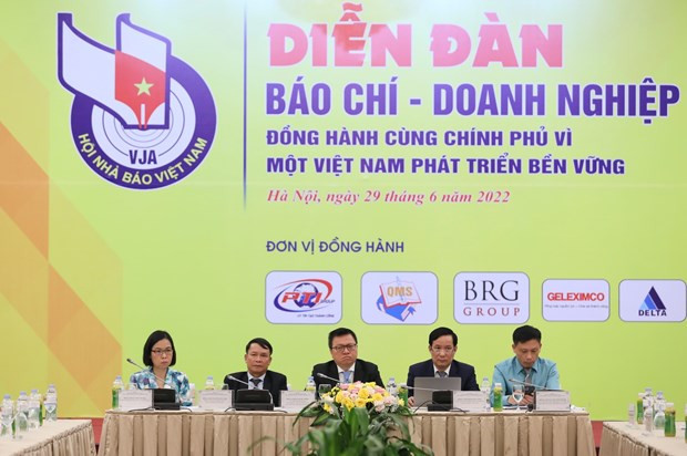 Đoàn Chủ tịch điều hành Diễn đàn 'Báo chí-doanh nghiệp đồng hành cùng Chính phủ vì một Việt Nam phát triển thịnh vượng' diễn ra tại Hà Nội ngày 29/6/2022. (Ảnh: Hoàng Hiếu/TTXVN) Đoàn Chủ tịch điều hành Diễn đàn 'Báo chí-doanh nghiệp đồng hành cùng Chính phủ vì một Việt Nam phát triển thịnh vượng' diễn ra tại Hà Nội ngày 29/6/2022. (Ảnh: Hoàng Hiếu/TTXVN)