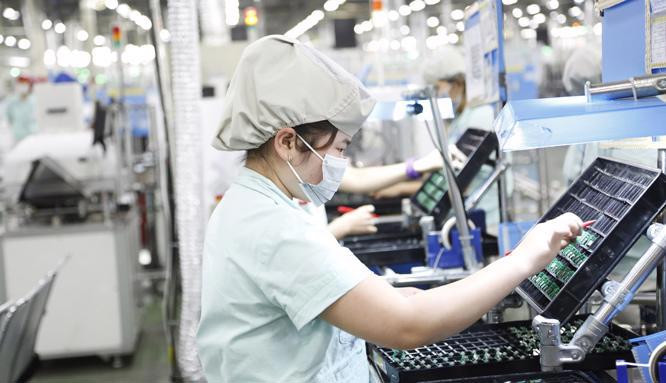 Triển khai các giải pháp sử dụng công nghệ số, dữ liệu số, chuyển đổi số để tăng năng suất lao động. Ảnh nguồn: tapchitaichinh