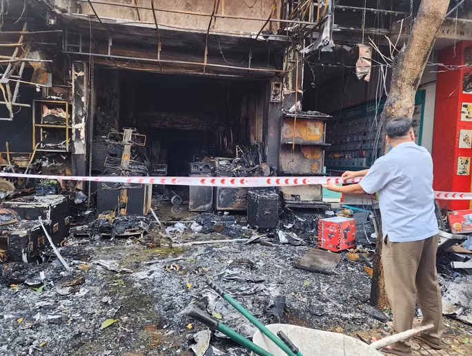 Giăng dây bảo vệ hiện trường, phục vụ điều tra