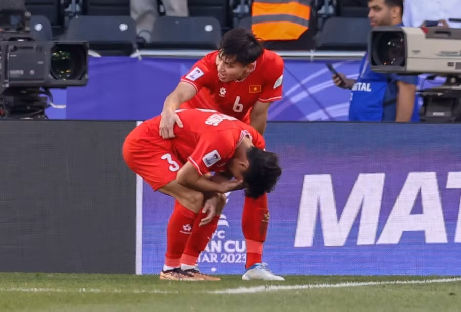 Tuyển Việt Nam rời khỏi top 100 thế giới. (Ảnh: Hoàng Linh/TTXVN)