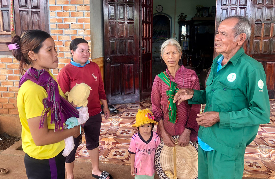 Ông Siu Dơih (làng O Grang) được người dân xem như vị “quan tòa” khi tham gia hòa giải thành công nhiều vụ việc. Ảnh: L.N Ông Siu Dơih (làng O Grang) được người dân xem như vị “quan tòa” khi tham gia hòa giải thành công nhiều vụ việc. Ảnh: L.N
