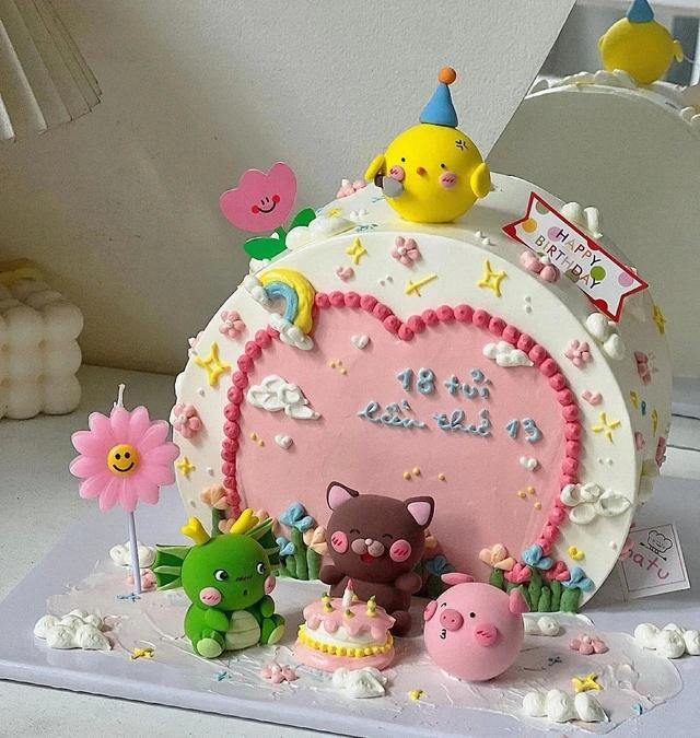 Các mẫu bánh do chị làm được dân mạng mê vì dễ thương, đẹp mắt. ẢNH: PHƯƠNG VY Các mẫu bánh do chị làm được dân mạng mê vì dễ thương, đẹp mắt. ẢNH: PHƯƠNG VY