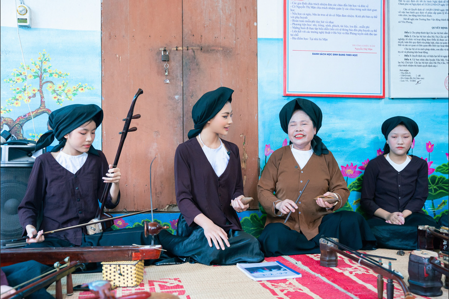 Trước đó, H’Hen Niê, Ngọc Châu, Võ Hoàng Yến, Lệ Hằng, Mâu Thủy, Thủy Tiên, Hoàng Nhung đánh giá, hình hiệu Vietnam Road to Miss Cosmo 2024 của Xuân Hạnh có sự sáng tạo, độc đáo và chỉn chu.