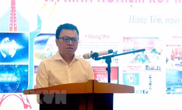 Ông Lê Quốc Minh, Ủy viên Trung ương Đảng, Tổng Biên tập Báo Nhân dân, Phó Trưởng ban Tuyên giáo Trung ương, Chủ tịch Hội Nhà báo Việt Nam, phát biểu tại hội thảo. (Ảnh: Đỗ Huyền/TTXVN)