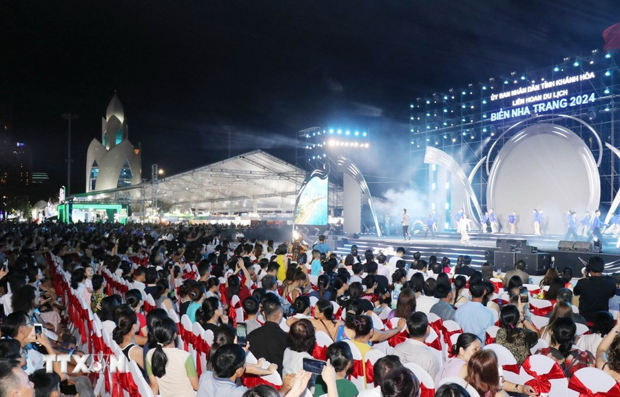 Tiết mục văn nghệ tại lễ khai mạc. (Ảnh: Đặng Tuấn/TTXVN) Tiết mục văn nghệ tại lễ khai mạc. (Ảnh: Đặng Tuấn/TTXVN)