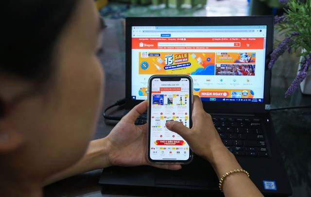 Cơ quan thuế đã có thông tin của hơn 50.000 cá nhân đăng ký bán hàng trên sàn thương mại điện tử. Ảnh: Nhật Thịnh Cơ quan thuế đã có thông tin của hơn 50.000 cá nhân đăng ký bán hàng trên sàn thương mại điện tử. Ảnh: Nhật Thịnh
