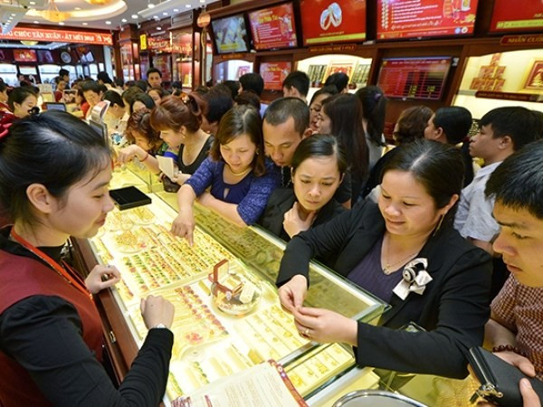 Giá vàng SJC trong nước tiếp tục tăng mạnh. (Ảnh: Vietnam+) Giá vàng SJC trong nước tiếp tục tăng mạnh. (Ảnh: Vietnam+)