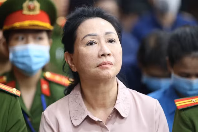 Bị can Trương Mỹ Lan ra toà sơ thẩm giai đoạn 1. Ảnh: NLĐO