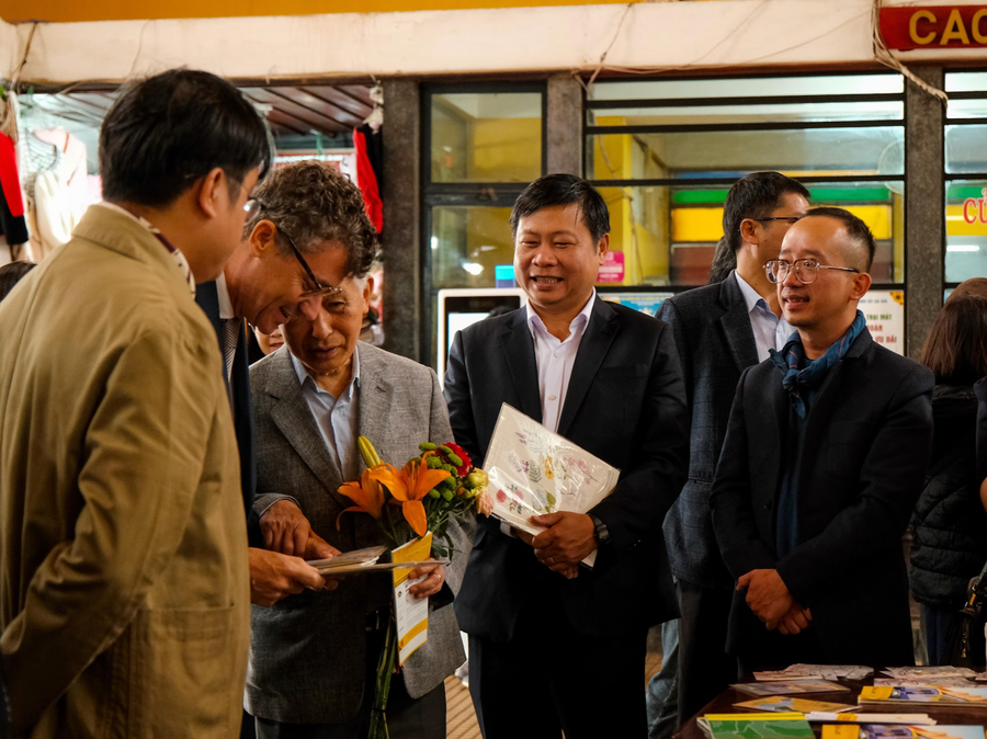 Du khách tìm hiểu về Bản đồ Du lịch Nghệ thuật Đà Lạt Du khách tìm hiểu về Bản đồ Du lịch Nghệ thuật Đà Lạt