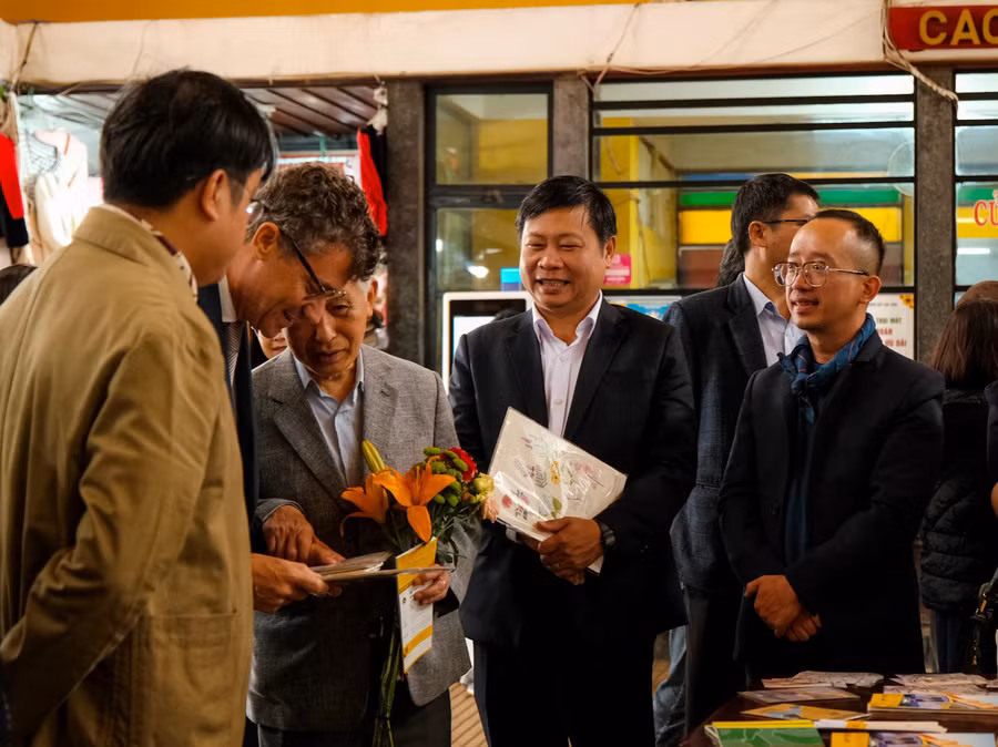 Du khách tìm hiểu về Bản đồ Du lịch Nghệ thuật Đà Lạt