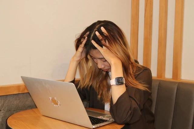 Khi đối mặt với các vấn đề trong công việc và cuộc sống, Gen Z thường mắc phải "bệnh overthinking". Ảnh UYỂN NHI Khi đối mặt với các vấn đề trong công việc và cuộc sống, Gen Z thường mắc phải "bệnh overthinking". Ảnh UYỂN NHI