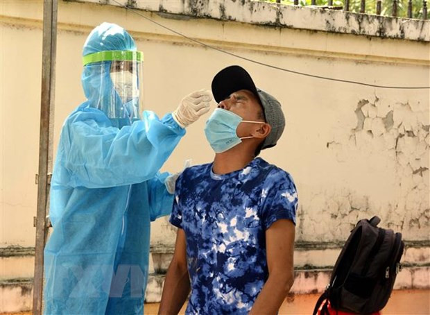 Test sàng lọc COVID-19 ở Sóc Trăng vẫn được tiến hành thường xuyên. (Ảnh: Trung Hiếu/TTXVN) Test sàng lọc COVID-19 ở Sóc Trăng vẫn được tiến hành thường xuyên. (Ảnh: Trung Hiếu/TTXVN)