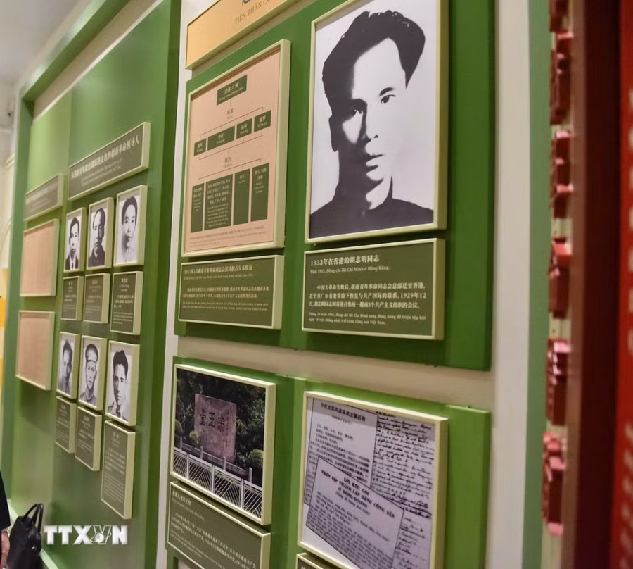 Di tích trụ sở Hội Việt Nam Cách mạng Thanh niên lưu giữ nhiều bức ảnh và tư liệu quý về cuộc đời hoạt động cách mạng của Chủ tịch Hồ Chí Minh và các nhà hoạt động cách mạng tiền bối. (Ảnh: Công Tuyên/TTXVN)