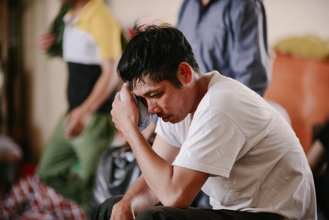 Nên nghỉ ngơi định kỳ sau khoảng 45 phút hay 1 tiếng làm việc liên tục ở nơi nắng nóng, nghỉ ngơi ở nơi thoáng mát từ 10 - 15 phút.