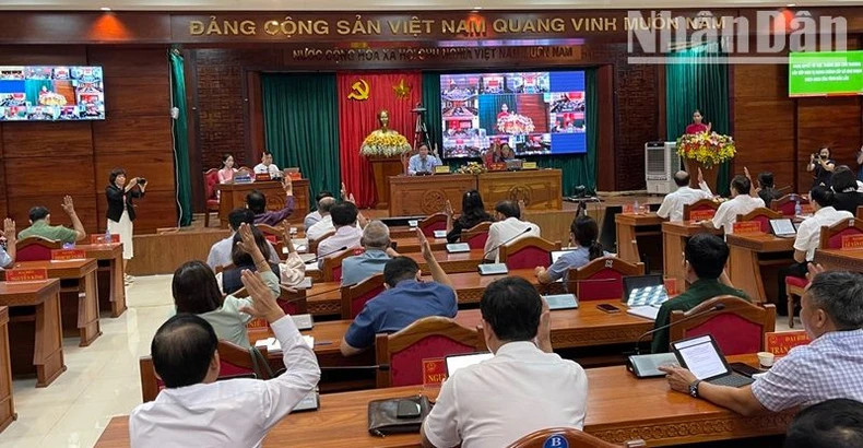 Các đại biểu Hội đồng nhân dân tỉnh Đắk Lắk biểu quyết thông qua Nghị quyết chủ trương sắp xếp đơn vị hành chính cấp xã giai đoạn 2023-2025 tỉnh Đắk Lắk. Các đại biểu Hội đồng nhân dân tỉnh Đắk Lắk biểu quyết thông qua Nghị quyết chủ trương sắp xếp đơn vị hành chính cấp xã giai đoạn 2023-2025 tỉnh Đắk Lắk.