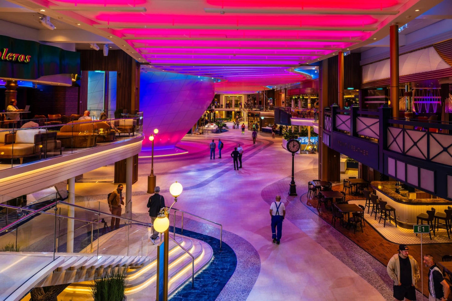 Icon of the Seas tự hào có nhiều lựa chọn ăn uống từ ẩm thực Ý, Địa Trung Hải, Mexico, châu Á và ẩm thực kết hợp. Có hơn 40 nhà hàng, quán bar, quán cà phê và sảnh khách trên tàu. Ảnh: Saul Martinez - The Washington Post