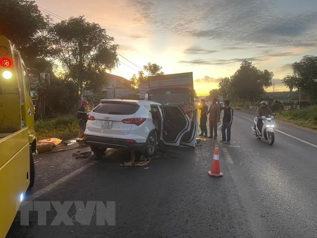 Hiện trường vụ tai nạn giao thông. (Ảnh: TTXVN phát)