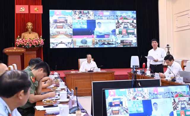 Cuộc họp trực tuyến sáng 20-6 tại Bộ Giáo dục và Đào tạo để rà soát công tác chuẩn bị kỳ thi tốt nghiệp THPT 2024 Cuộc họp trực tuyến sáng 20-6 tại Bộ Giáo dục và Đào tạo để rà soát công tác chuẩn bị kỳ thi tốt nghiệp THPT 2024