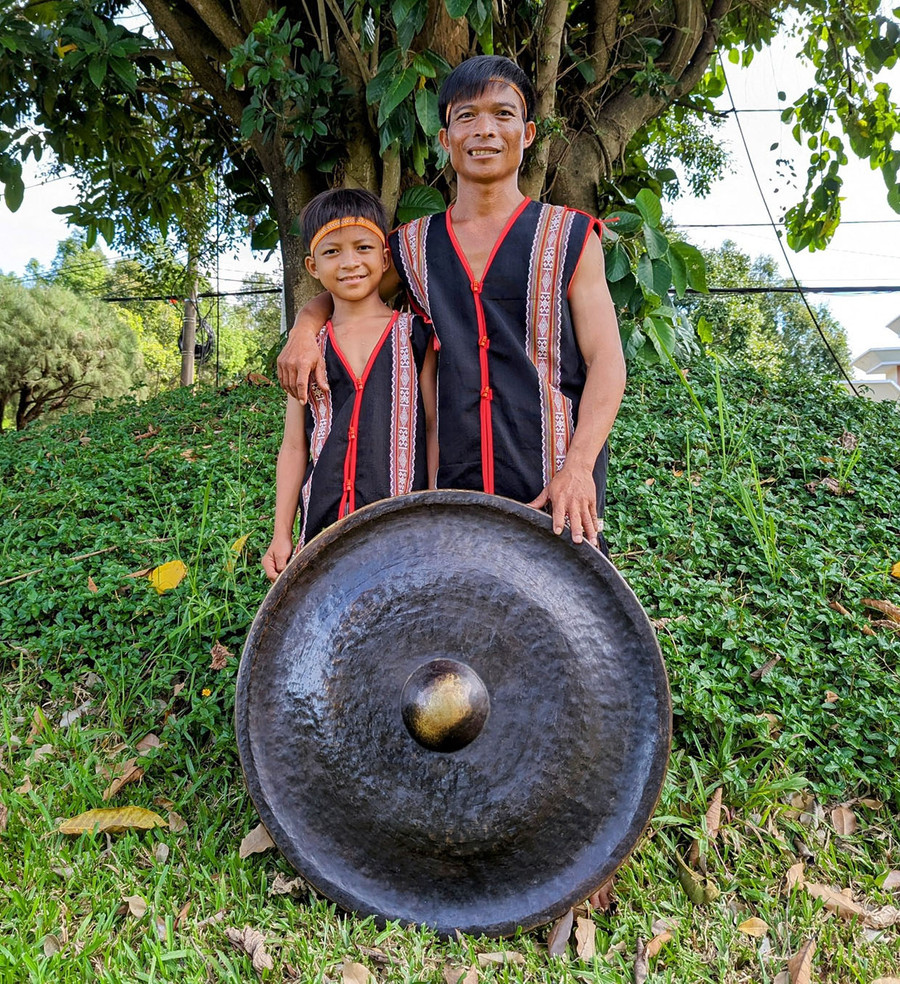 Cồng chiêng Gia Lai luôn có sự tiếp nối giữa các thế hệ. Ảnh: N.Q.T Cồng chiêng Gia Lai luôn có sự tiếp nối giữa các thế hệ. Ảnh: N.Q.T