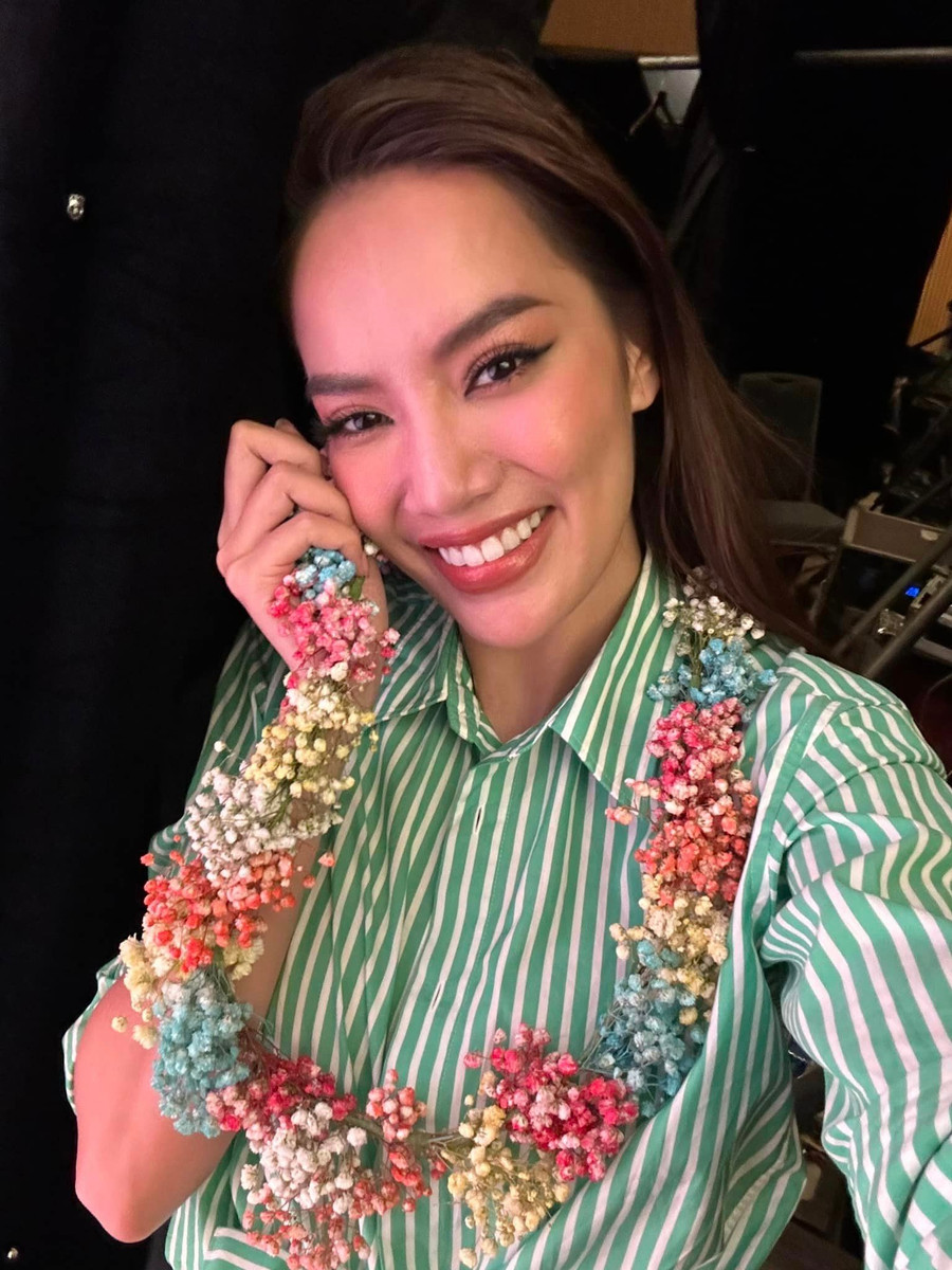 Lê Hoàng Phương gây ấn tượng với người đối diện qua vầng trán cao và khóe miệng rộng. Lê Hoàng Phương gây ấn tượng với người đối diện qua vầng trán cao và khóe miệng rộng.