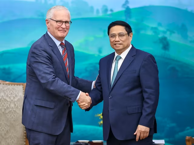 Thủ tướng Phạm Minh Chính tiếp ông John Neffeur, Chủ tịch Hiệp hội Công nghiệp bán dẫn Hoa Kỳ. Ảnh: VGP/Nhật Bắc