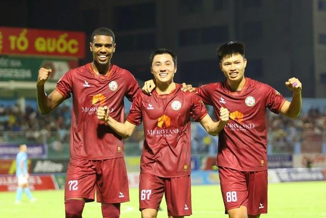 CLB Bình Định khó lòng theo kịp Nam Định. Ảnh BÁ DUY