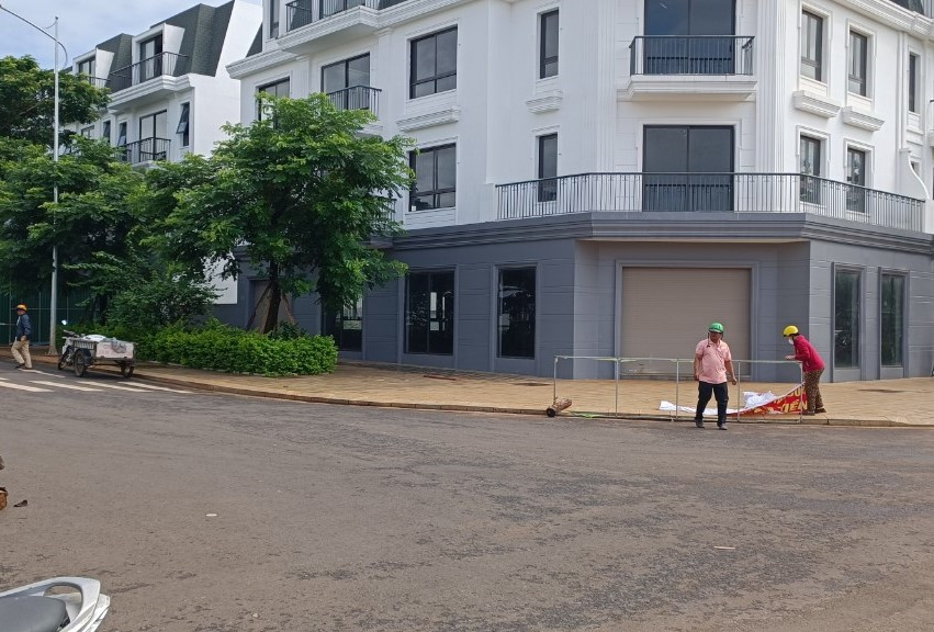 Người lao động ở dự án Eco City Premia bị nhiều nhà thầu phụ nợ tiền nhân công. Ảnh: Người dân cung cấp Người lao động ở dự án Eco City Premia bị nhiều nhà thầu phụ nợ tiền nhân công. Ảnh: Người dân cung cấp