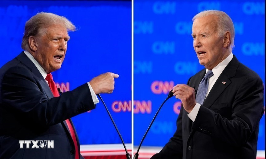 Tổng thống Mỹ Joe Biden (phải) và cựu Tổng thống Donald Trump tại cuộc tranh luận trực tiếp đầu tiên ở Atlanta, bang Georgia, Mỹ, ngày 27/6/2024. (Ảnh: CNN/TTXVN) Tổng thống Mỹ Joe Biden (phải) và cựu Tổng thống Donald Trump tại cuộc tranh luận trực tiếp đầu tiên ở Atlanta, bang Georgia, Mỹ, ngày 27/6/2024. (Ảnh: CNN/TTXVN)